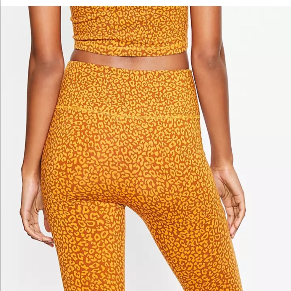 NWT!  Ann Taylor legging set. Top and bottoms. Leopard print. PRICE DROP 🤩 - Picture 2 of 3